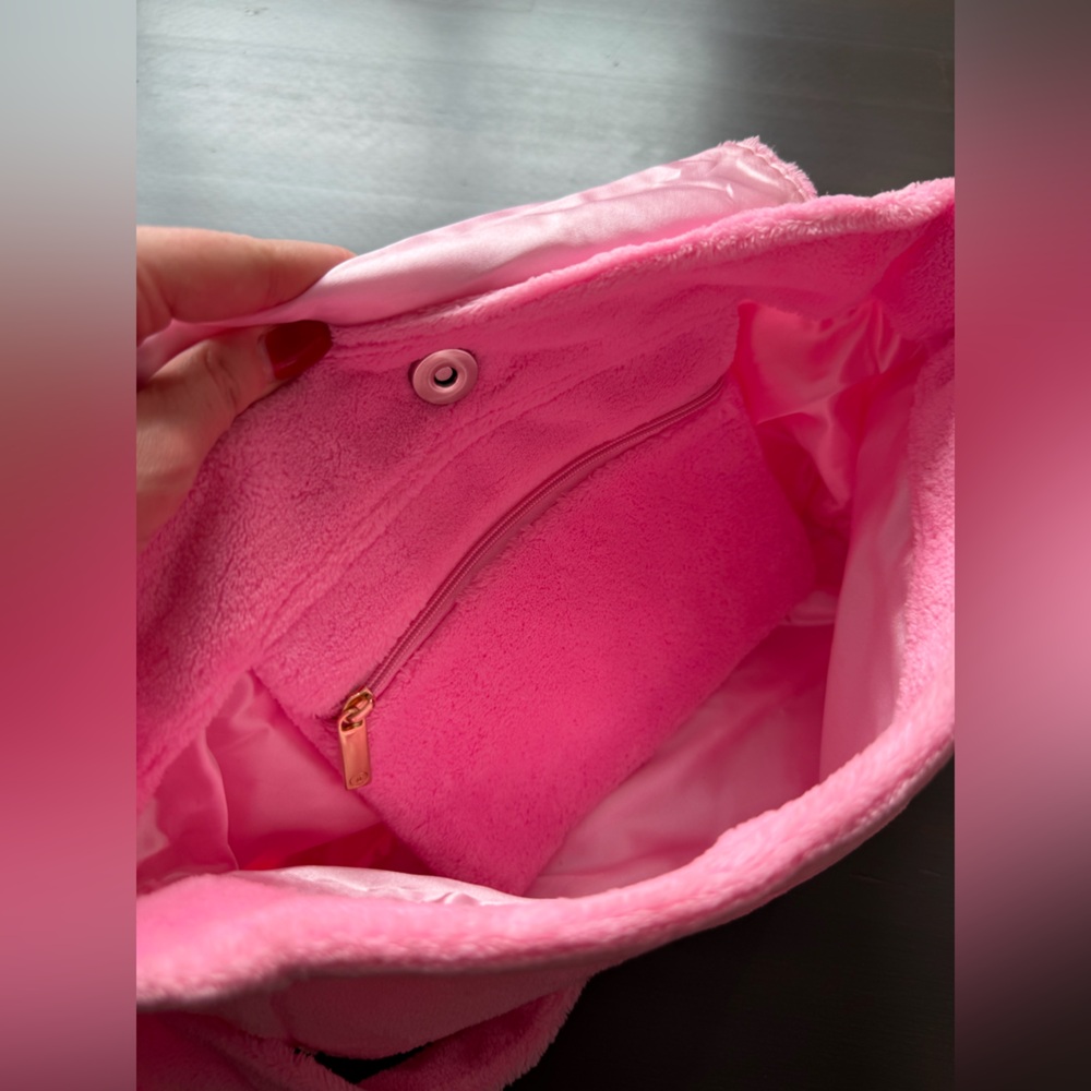 CHANEL Precision VIP Bag in Pink Logo Fleece Crossbody/Shoulder Bag - Picture 11 of 13